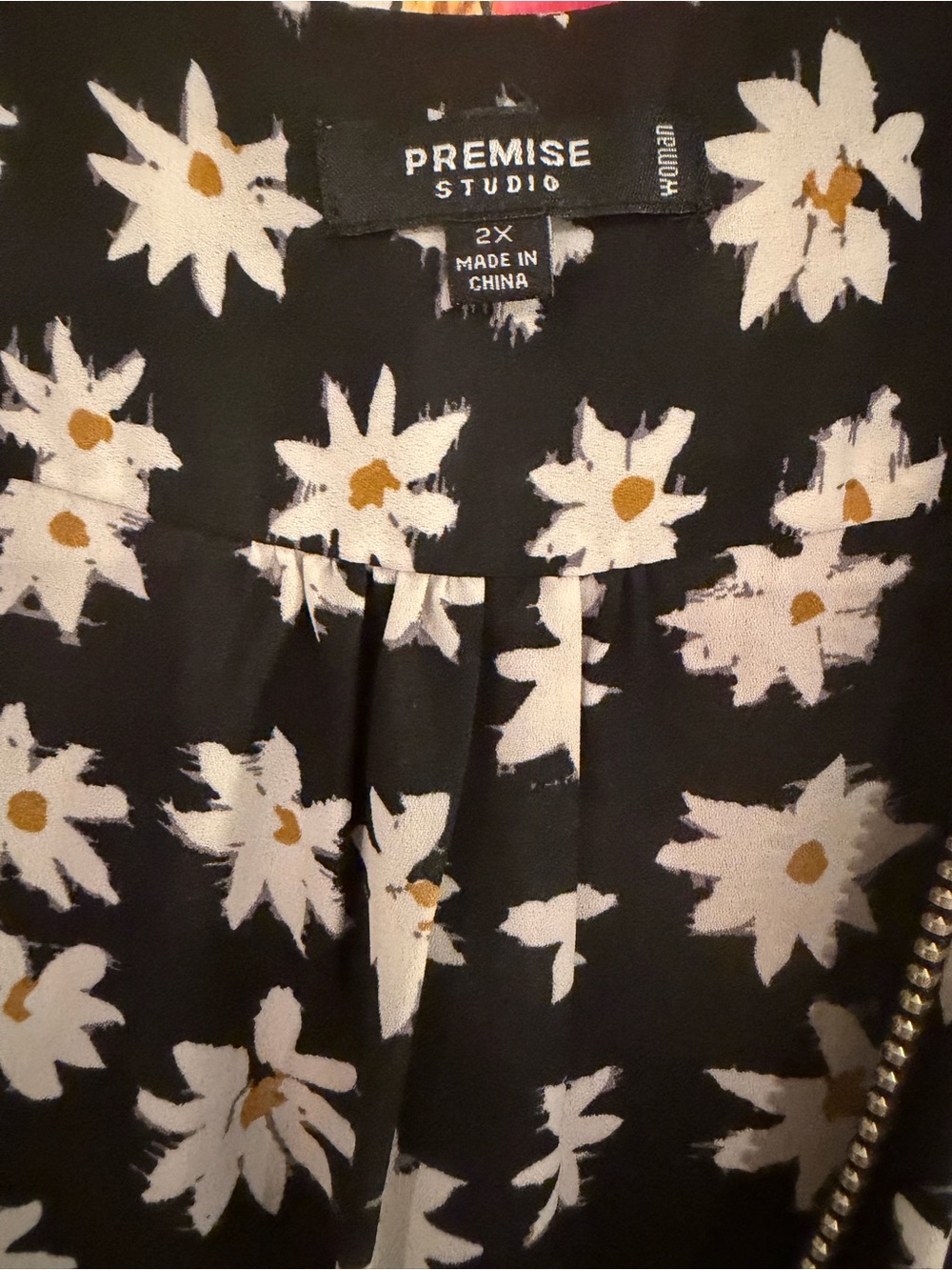 Daisy Print zip up tank top, 2X, $15